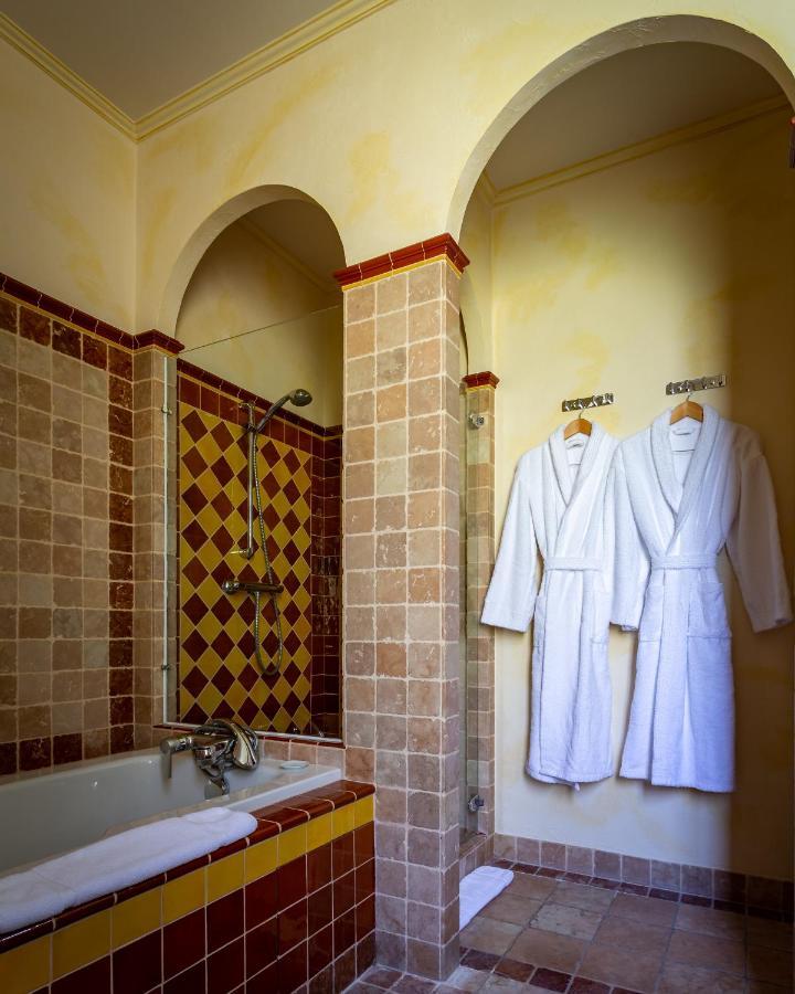 Hotel Restaurant Le Centenaire Les Eyzies Экстерьер фото