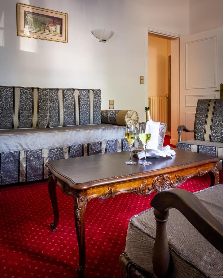 Hotel Restaurant Le Centenaire Les Eyzies Экстерьер фото