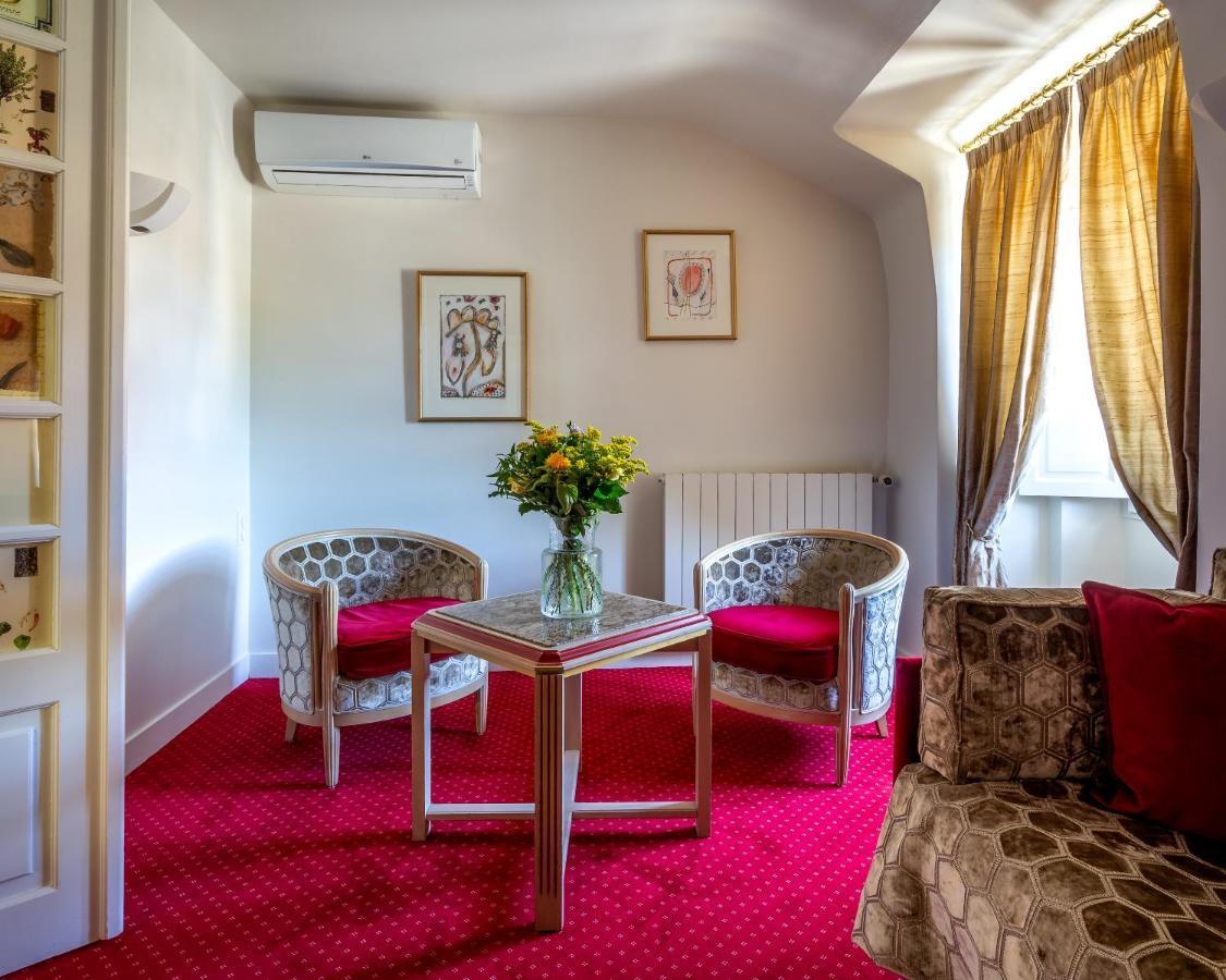 Hotel Restaurant Le Centenaire Les Eyzies Экстерьер фото