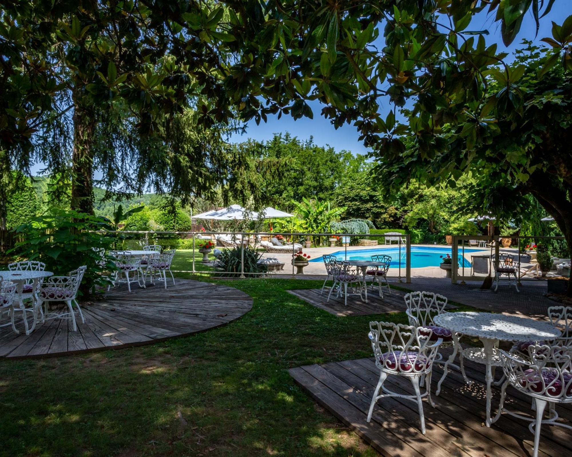 Hotel Restaurant Le Centenaire Les Eyzies Экстерьер фото