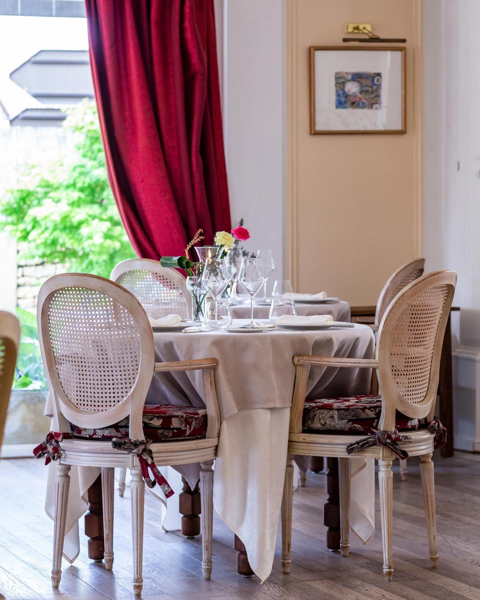 Hotel Restaurant Le Centenaire Les Eyzies Экстерьер фото