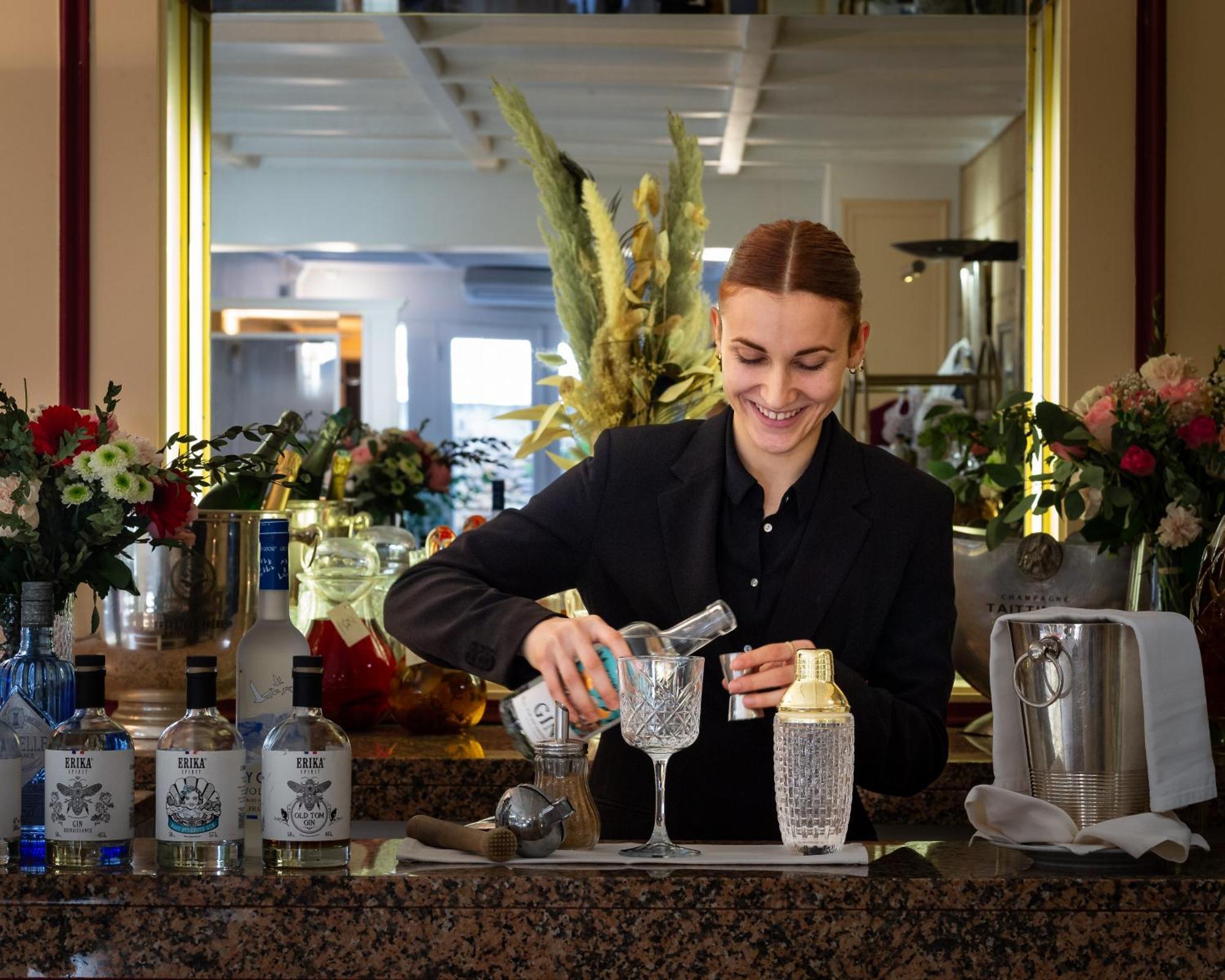 Hotel Restaurant Le Centenaire Les Eyzies Экстерьер фото